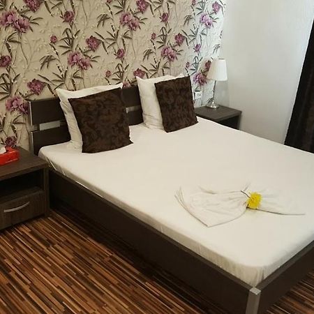 Hotel Viva Ploieşti Buitenkant foto