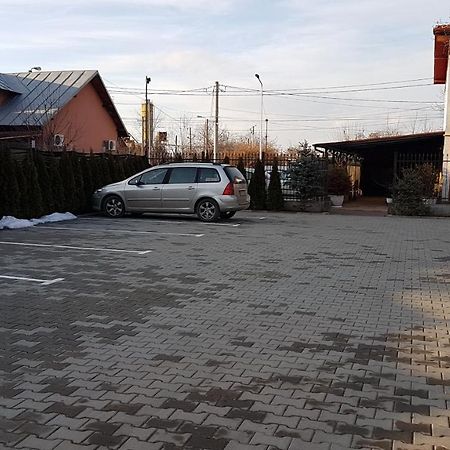 Hotel Viva Ploieşti Buitenkant foto