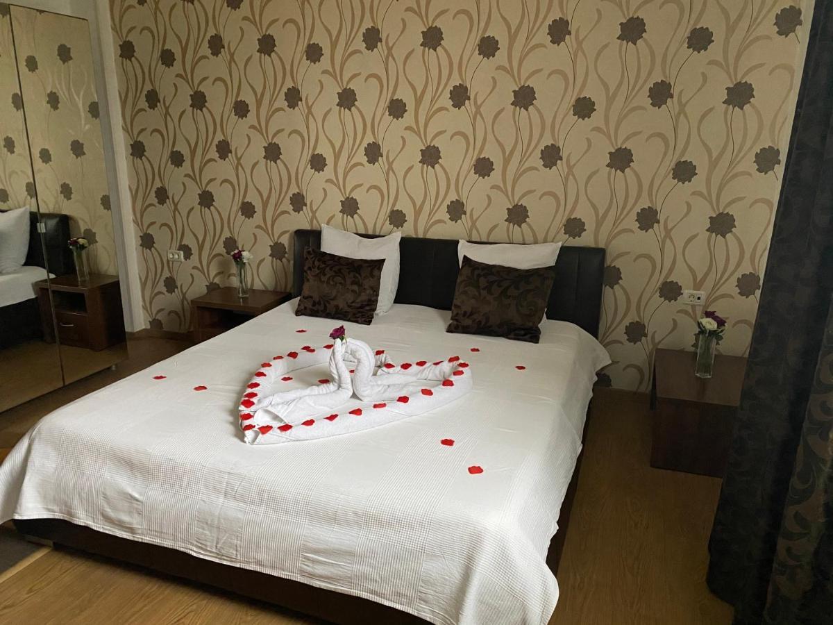 Hotel Viva Ploieşti Buitenkant foto
