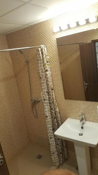 Hotel Viva Ploieşti Buitenkant foto