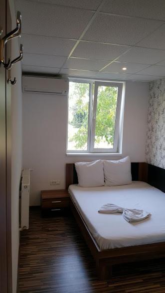 Hotel Viva Ploieşti Buitenkant foto