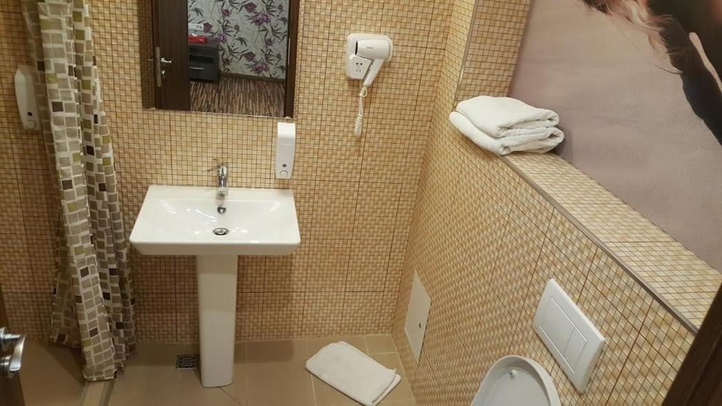 Hotel Viva Ploieşti Buitenkant foto