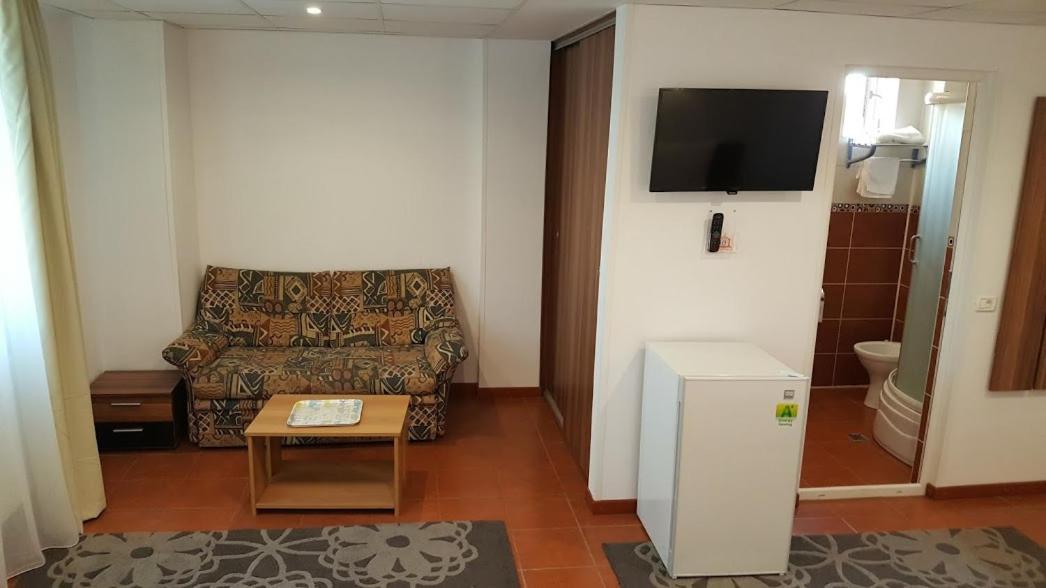 Hotel Viva Ploieşti Buitenkant foto