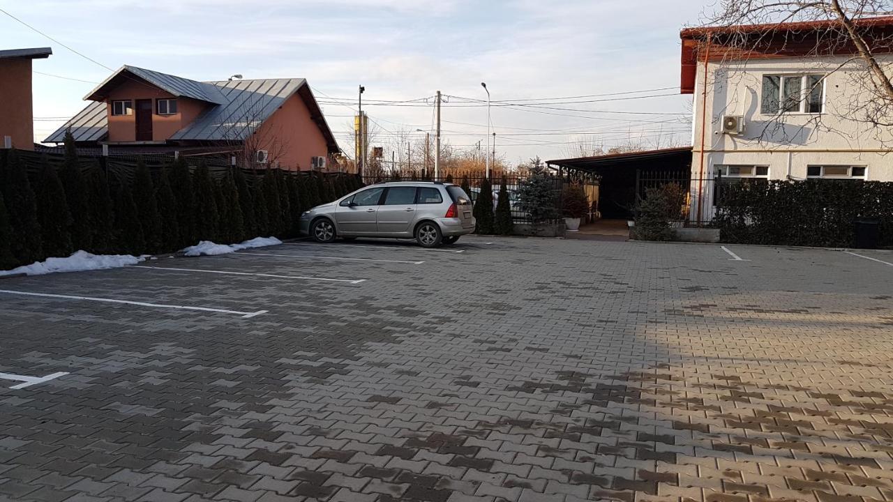 Hotel Viva Ploieşti Buitenkant foto