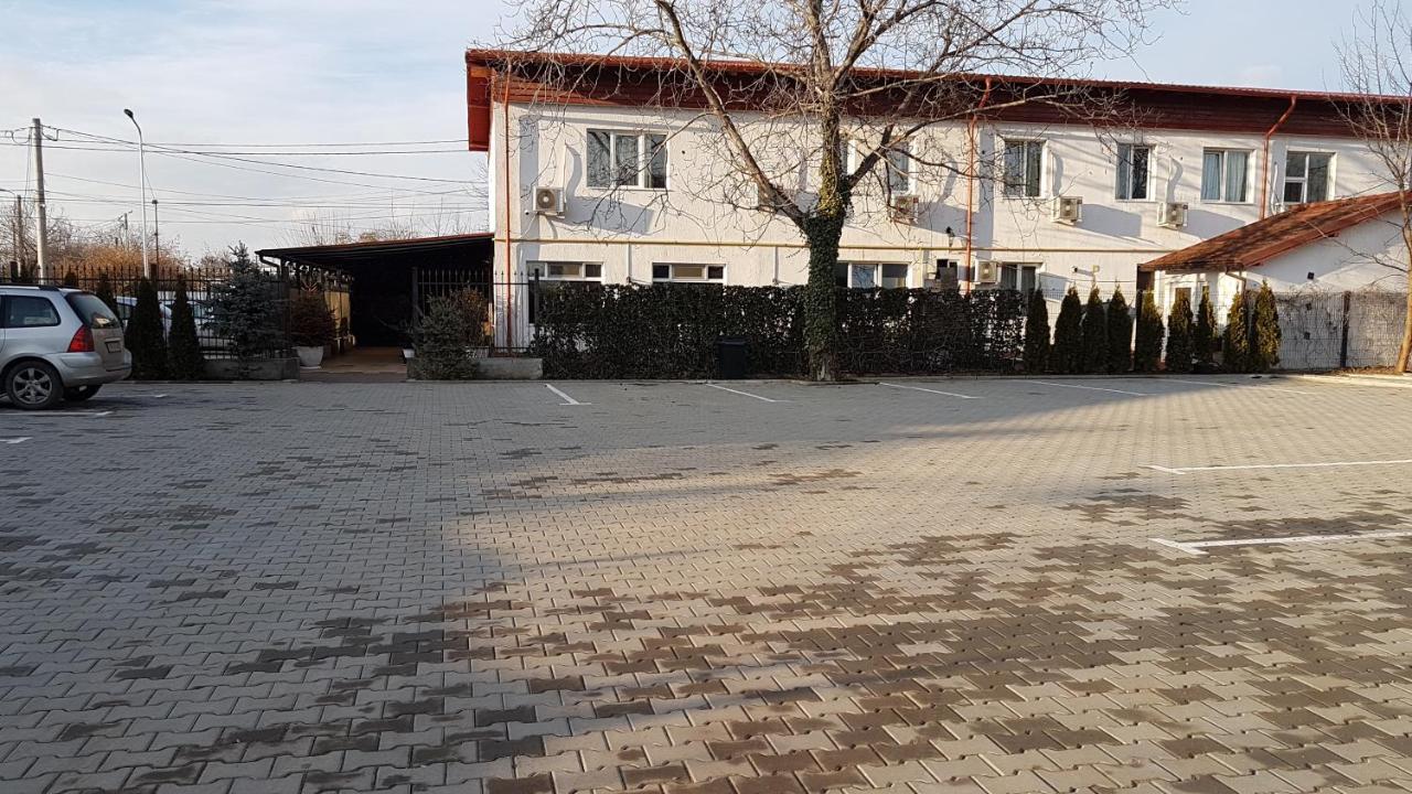 Hotel Viva Ploieşti Buitenkant foto